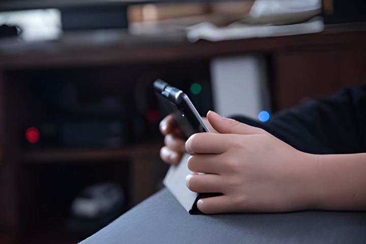無限スクロールは、なぜ規制される側になったのか